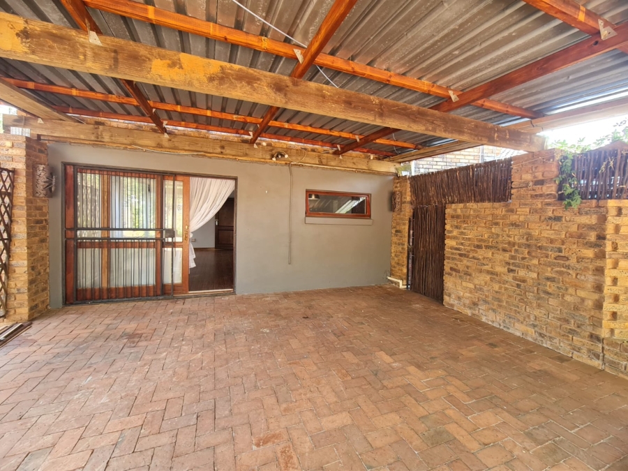 To Let 2 Bedroom Property for Rent in Ifafi North West